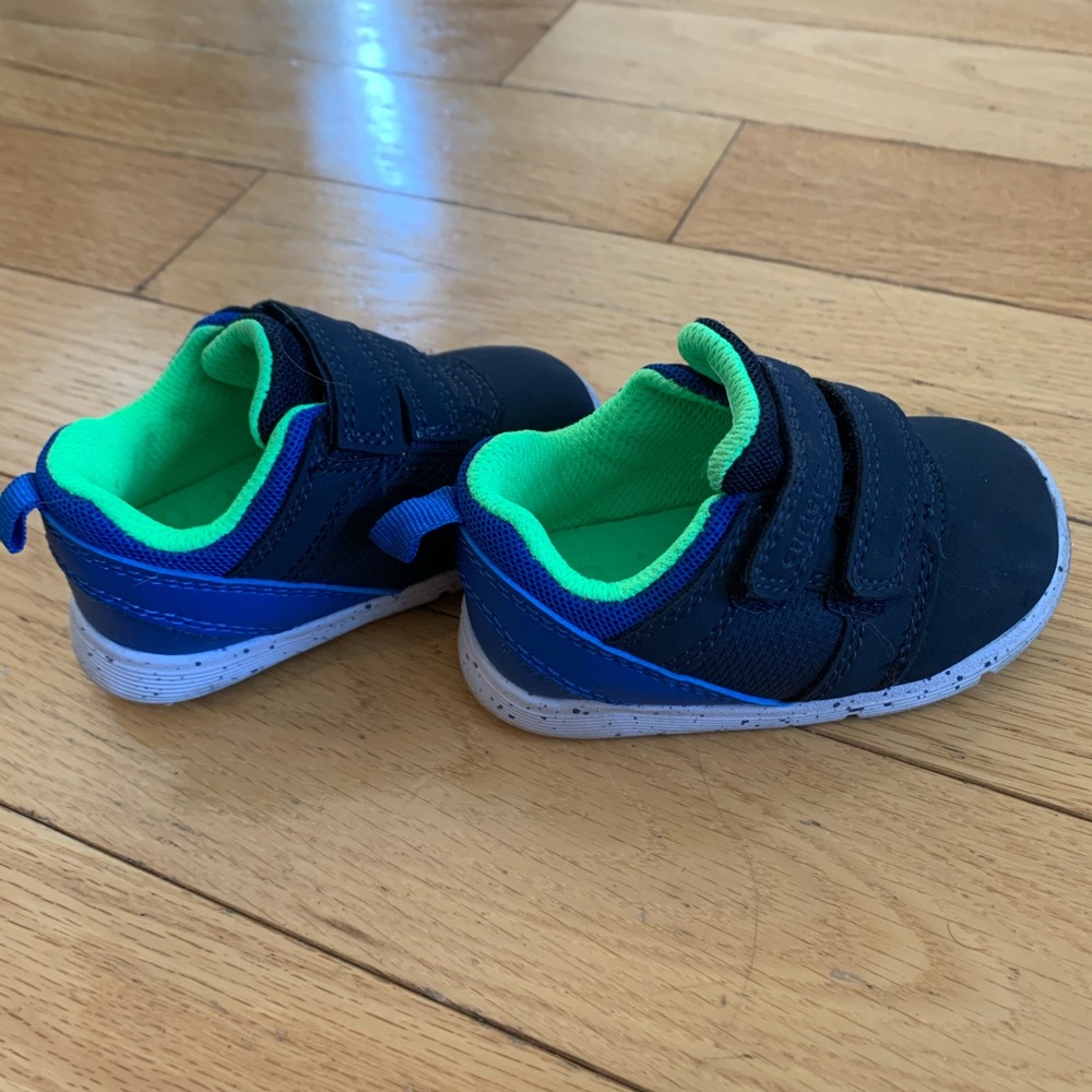 Carter’s size 4 Walking Shoes